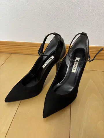 다이애나 펌프스 바이컬러 스틸레토 스웨이드 에나멜 24.5
