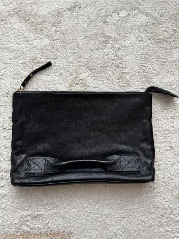 코넬리안 타우러스 클러치 백