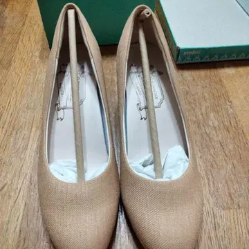 [ 새상품 미사용 ] 문스타 베이지 펌프스 22.5cm