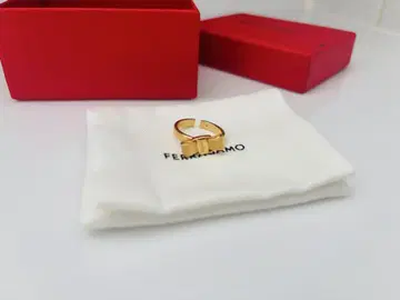 Ferragamo 골드링