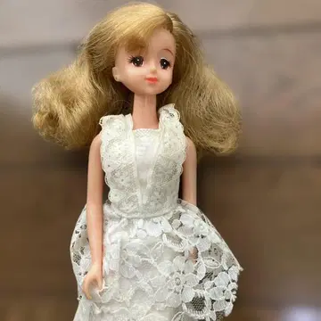 리카짱 인형 본체 화이트 드레스 신발 없음