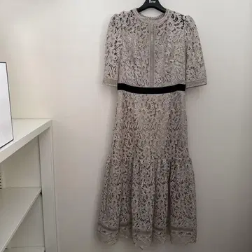 CELFORD 베이지 플라워 레이스 원피스