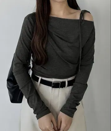 어깨 리본 원숄더 드레이프 티셔츠