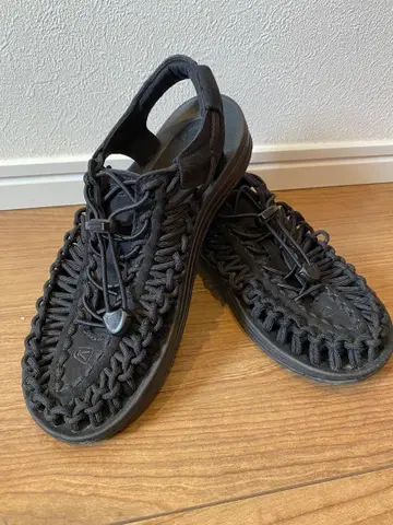 새상품급 킨 유니크 샌들 24.5cm