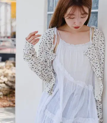 [미착용] Kastane 완판 색상 미니 꽃무늬 스퀘어 써멀 가디건