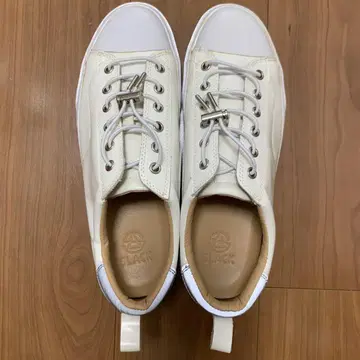 슬랙 루드 유리 가죽 스니커즈 화이트