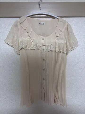 베이지 플리츠 레이스 프릴 반팔 셔츠