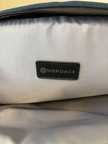 NORDACE 널디스 USB 포트 부착 백팩