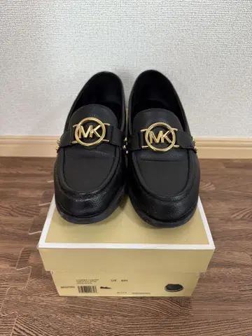 MICHAEL KORS 블랙 로퍼