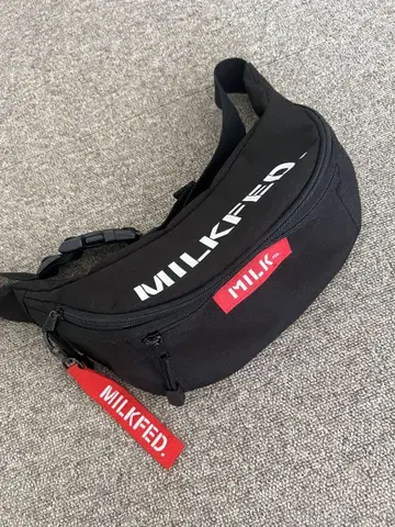 MILKFED. 사선 백