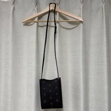 A.P.C. 블랙 가죽 숄더백