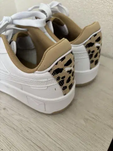 PUMA 스니커즈 화이트/베이지/레오파드 무늬