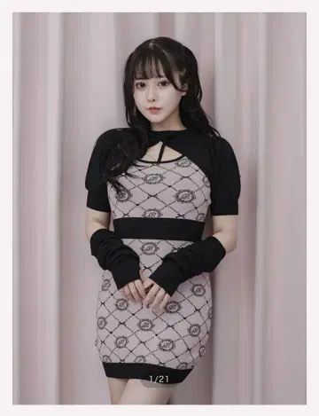 pium 모노그램 컷 아웃 니트 원피스 핑크