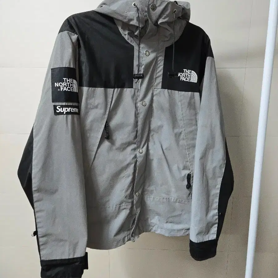 슈프림 X 노스페이스 리플렉티브 자켓