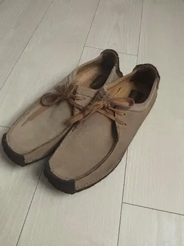 Clarks Originals 베이지 로퍼