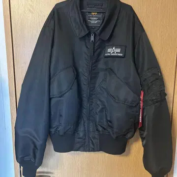 ALPHA INDUSTRIES 블랙 플라이트 자켓