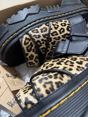 Dr. Martens 샌들 레오파드