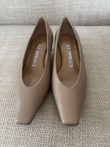 미사용 새상품 PELLICO DAMA 스퀘어토 펌프스 베이지 36