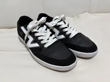 VANS 블랙/화이트 스니커즈