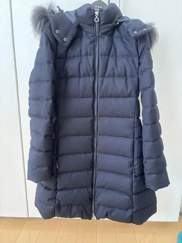TATRAS 네이비 퍼 포함 다운 자켓