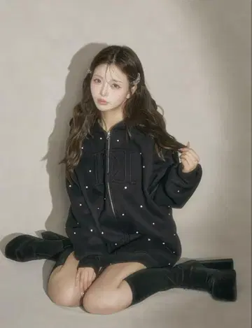 DD 로고 비쥬 지퍼 후드티