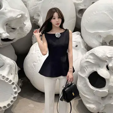 새상품 QUNG 페플럼 상의 페플럼 블라우스 한국 패션 브로치