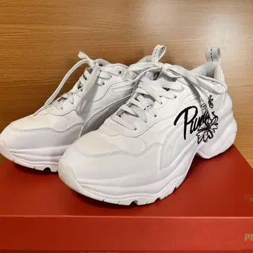 PUMA 통굽 스니커즈 25cm 화이트