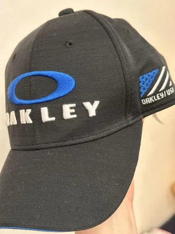 Oakley 캡 블랙/파랑 자수