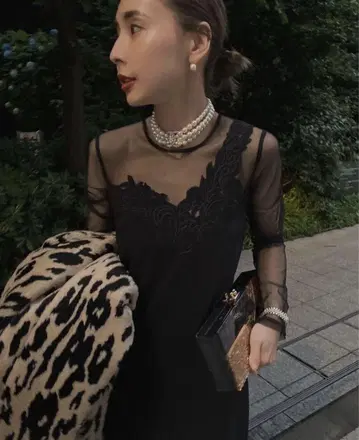 UND RENEE CUTWORK DRESS 블랙 M 사이즈