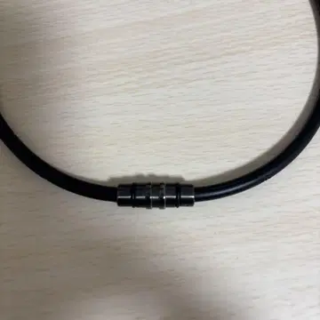 콜란토츠테 목걸이