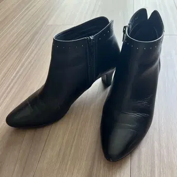 미끄럼 방지 Pitti 스터드 장식 블랙 스틸레토 부티 24cm