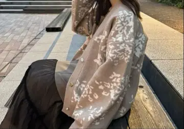 ECREL 플라워 비쥬 가디건 베이지
