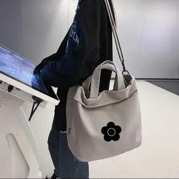 마리콴트 숄더백 그레이 데이지 플라워