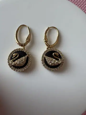 Swarovski 백조 모티브 귀걸이