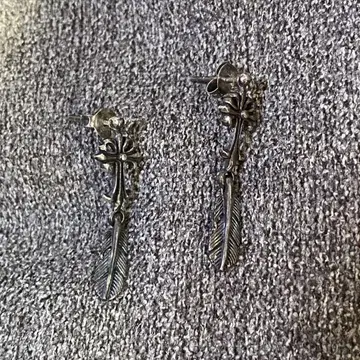 크로스 페더 귀걸이 실버