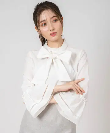 노엘라 플레어 슬리브 블라우스 화이트