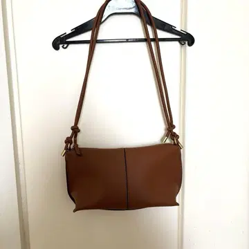ZARA 낫 크로스백