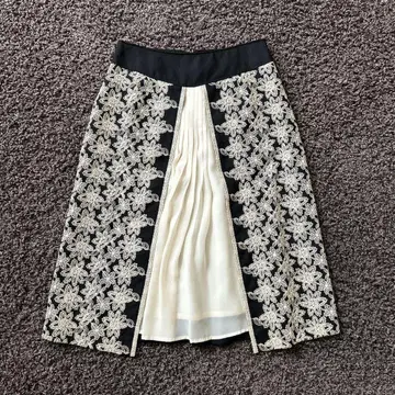 아모르 카프리스 여성용 플라워 자수 플레어 스커트 38