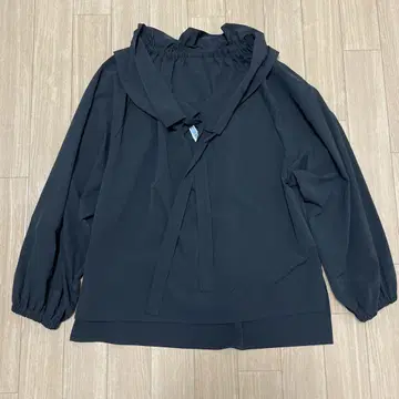 RIVE DROITE 개더 프릴 칼라 블라우스 블랙