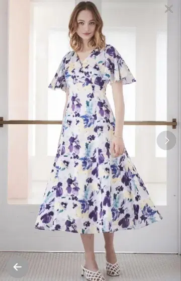 and couture 볼드 플라워 플레어 슬리브 원피스
