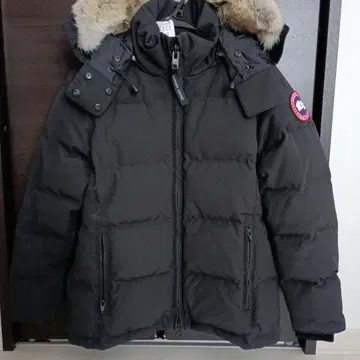 Canada Goose 블랙 다운 자켓 정품 직영점 구매