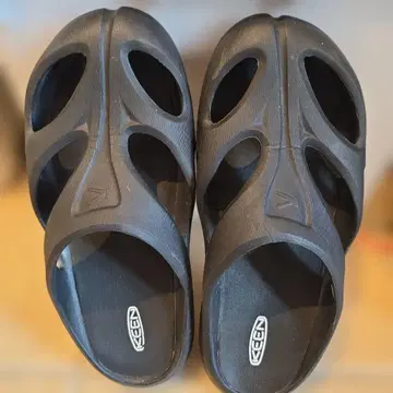 KEEN 블랙 샌들 M 10 / W 12