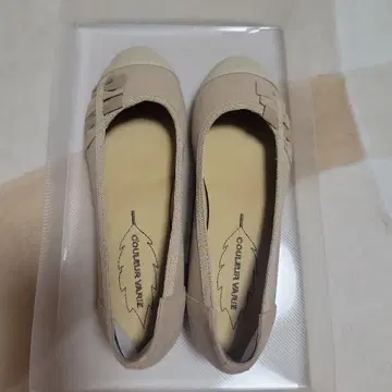 COULEUR VARIE 베이지 플랫슈즈