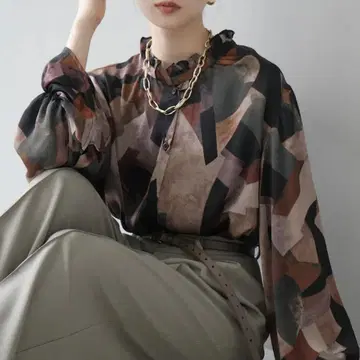 새상품급 Lumier 레트로 프린트 프릴 블라우스 뤼미에