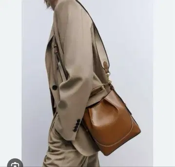 ZARA 탑 스티치 버킷 백