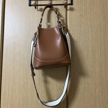 ZARA 탑 스티치 버킷 백