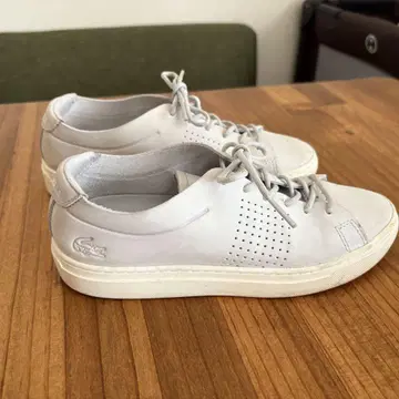 LACOSTE 화이트 가죽 스니커즈