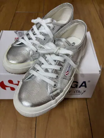 새상품급 SUPERGA 실버 스니커즈 37