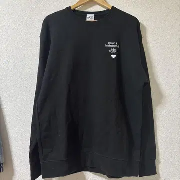 블랙 자수 크루넥 트레이닝복