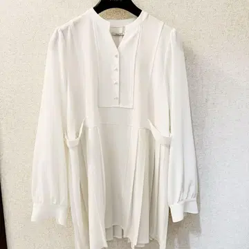 엠마 테일러 펄 버튼 키넥 플리츠 블라우스 셔츠 아이보리